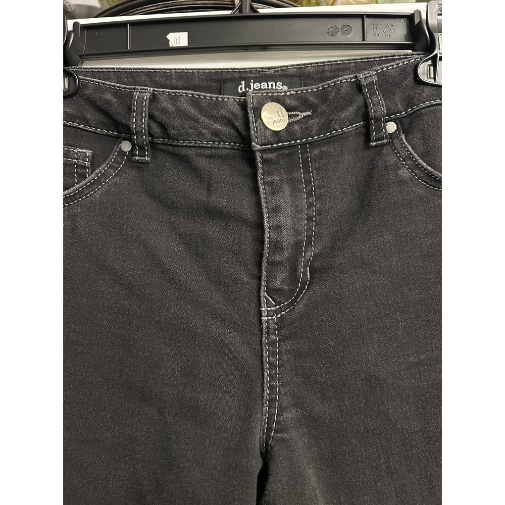 Black Stretch Denim Capri Pants Embellished Back Pockets Size 8 Stretchy - Picture 9 of 9